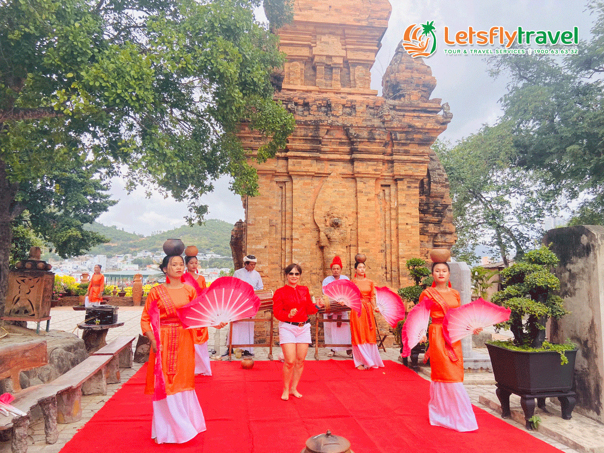 Tháp Bà Ponagar Nha Trang – Let’s Fly Travel