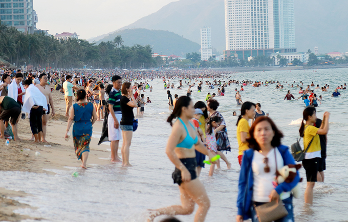 Khung Cảnh Náo Nhiệt Ngày Lễ 30/4 Tại Biển Nha Trang