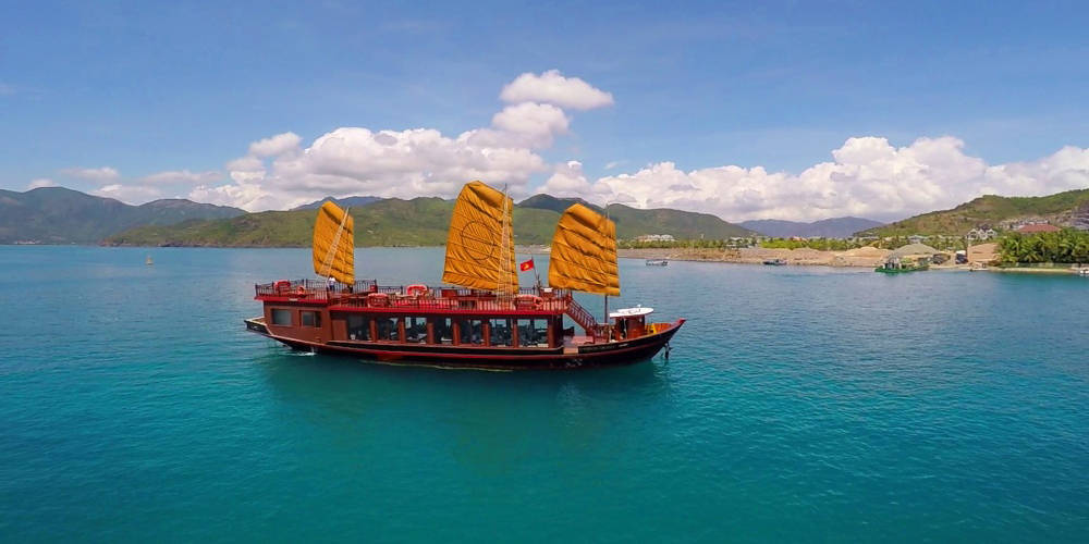 Tour Du Thuyền Nha Trang (Emperor Cruise)