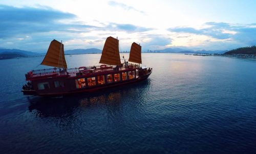 Tour Hoàng Hôn Du Thuyền Emperor Cruises Nha Trang