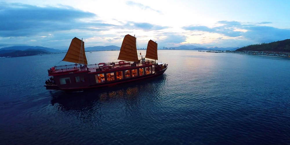 Tour Du Thuyền Nha Trang (Emperor Cruise)