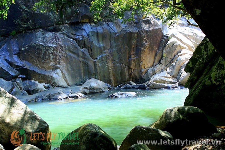 Suối Ba Hồ Nha Trang, cùng khám phá núi rừng hùng vỹ